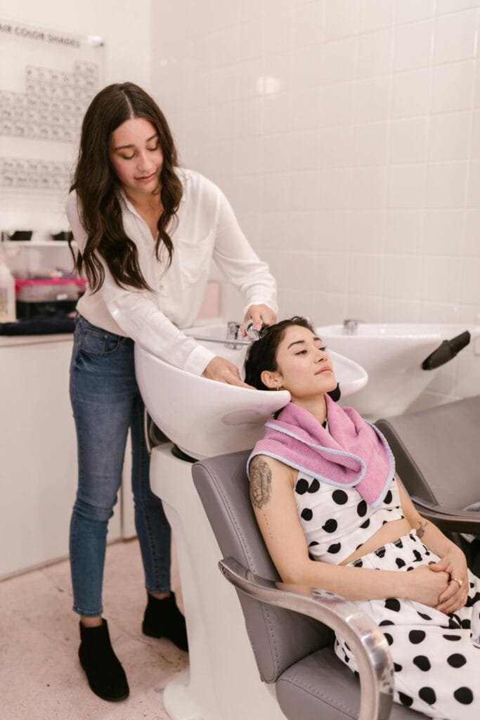 alt="Hair extension price in delhi"